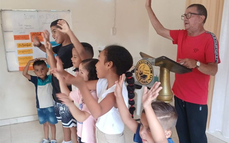 Actividad con niños en la Iglesia del Nazareno de Aguachica