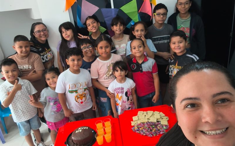 Grupo de niños y líderes de la Iglesia del Nazareno de Piedecuesta